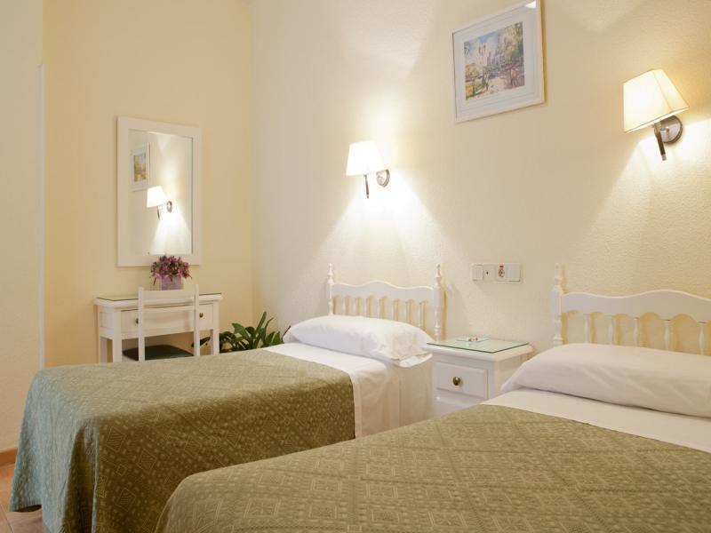 Hostal Los Alpes Madrid Kültér fotó