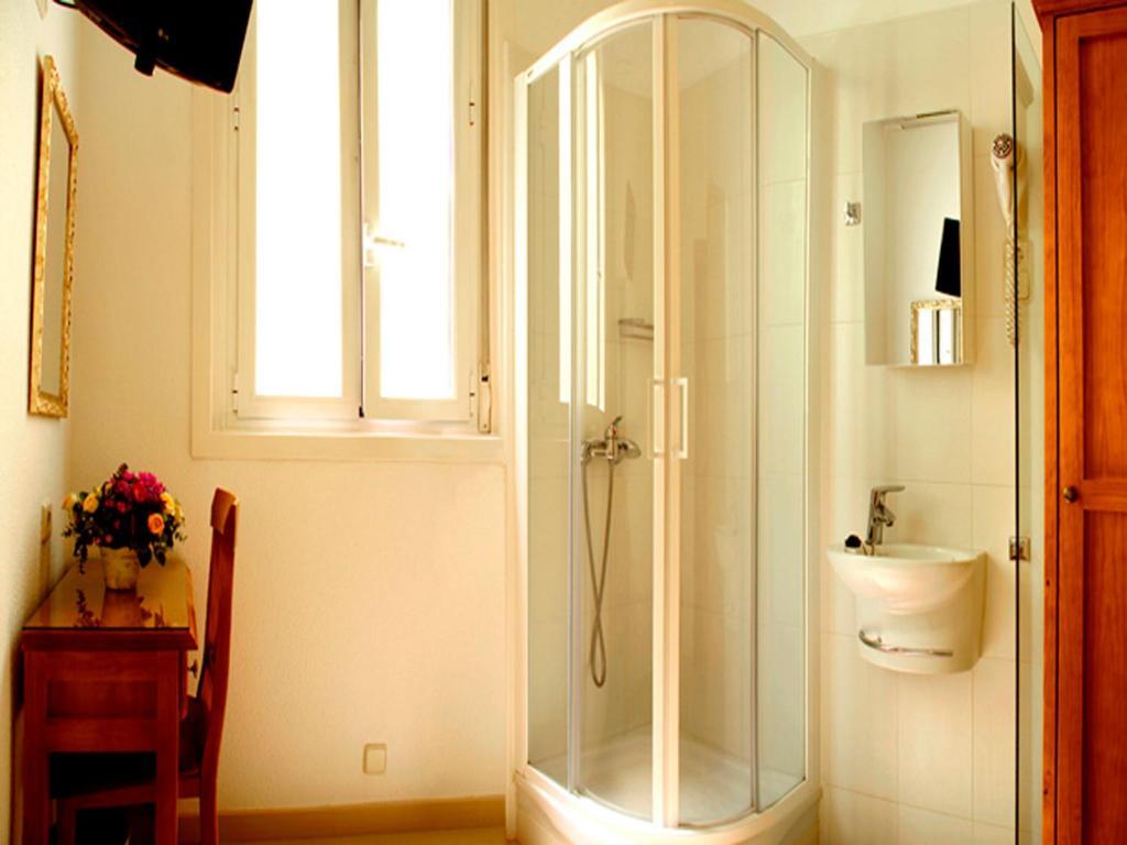 Hostal Los Alpes Madrid Szoba fotó