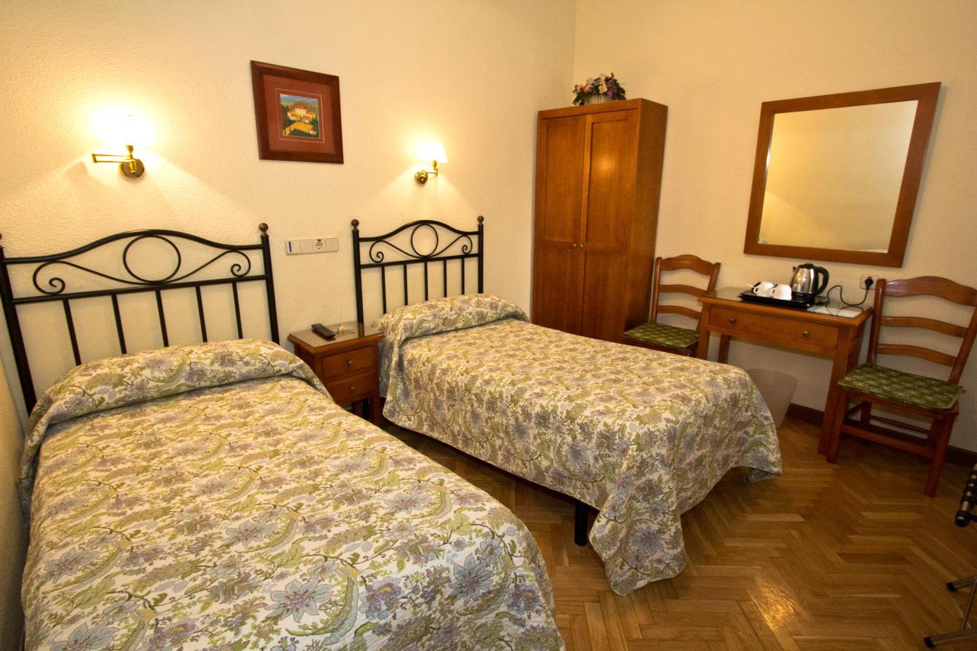 Hostal Los Alpes Madrid Szoba fotó