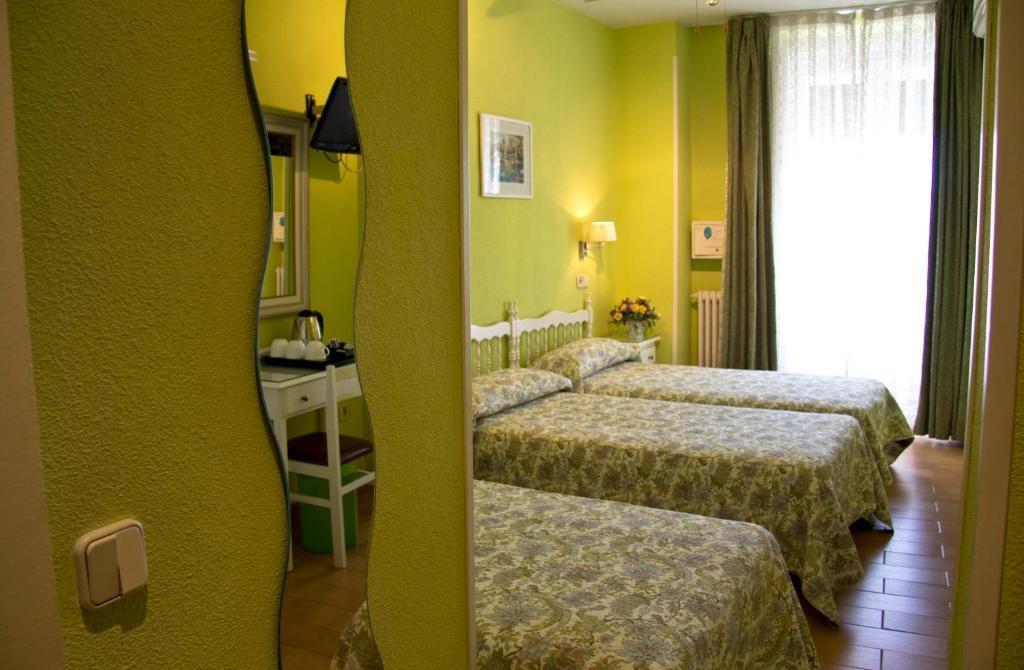 Hostal Los Alpes Madrid Szoba fotó