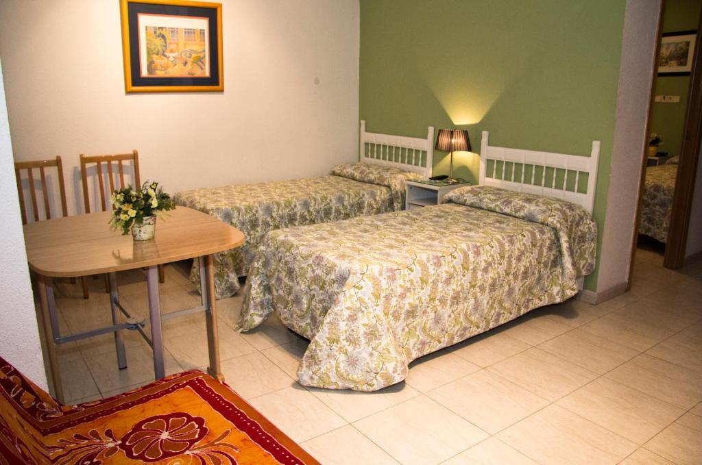 Hostal Los Alpes Madrid Szoba fotó