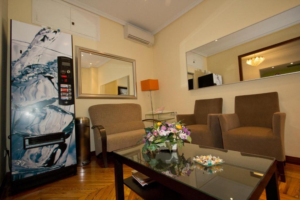 Hostal Los Alpes Madrid Kültér fotó