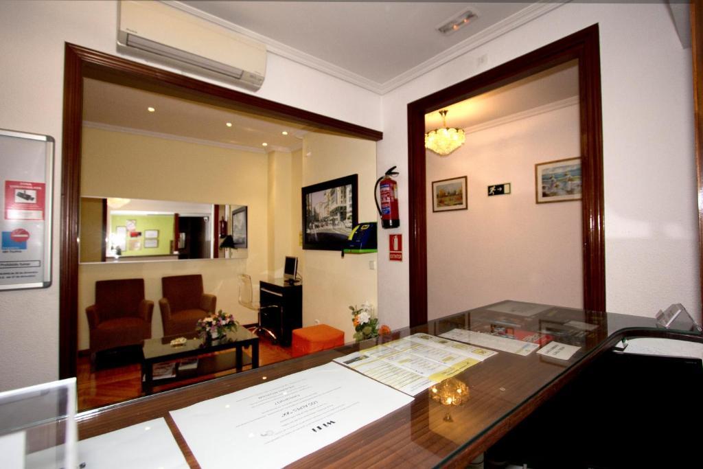 Hostal Los Alpes Madrid Kültér fotó